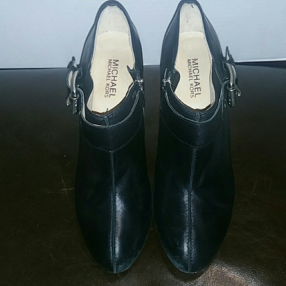 WOMEN'S BLACK LEATHER MICHAEL KORS BOOTIES SZ.7.5